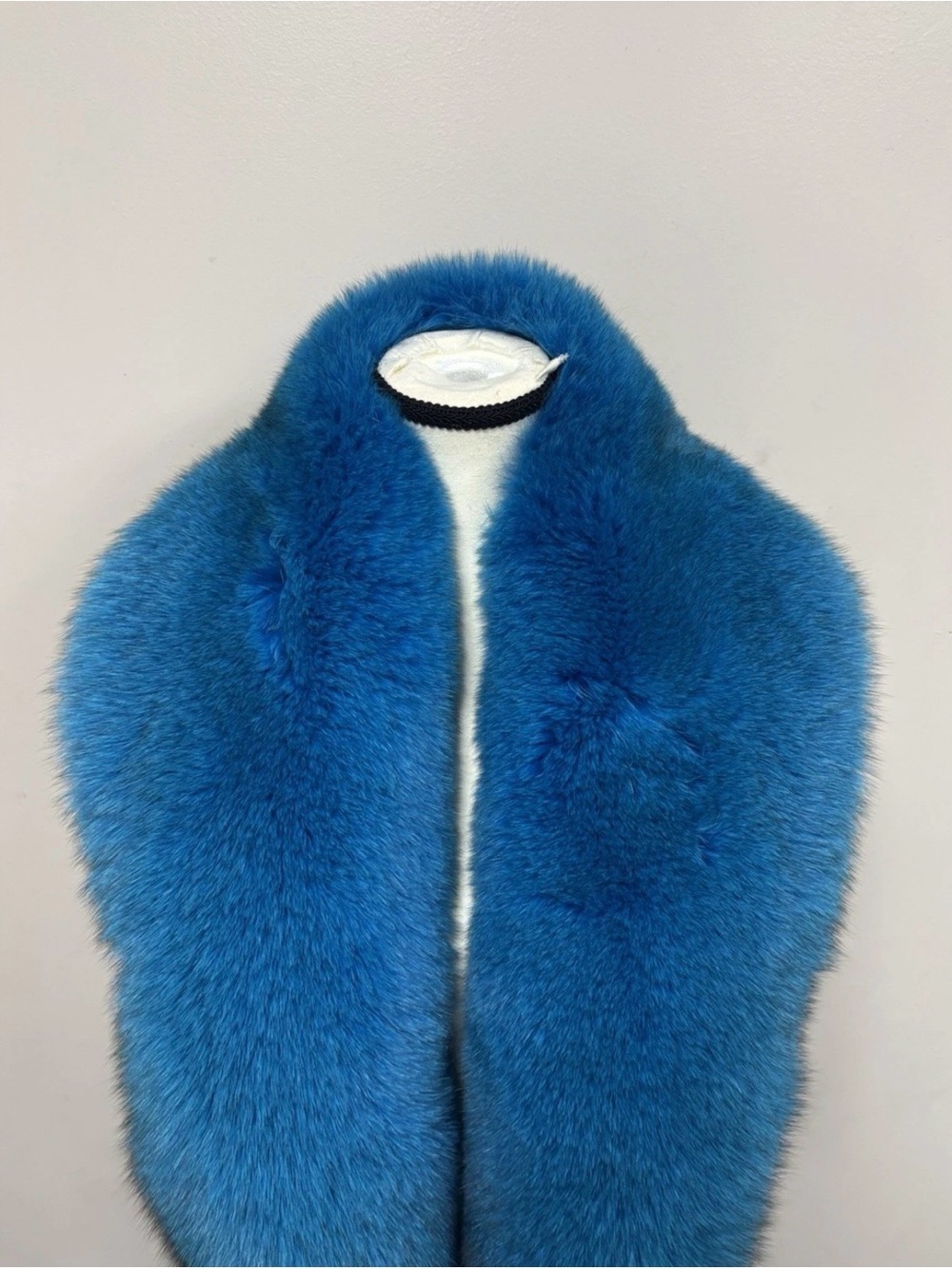 SAGA furs Blue Fur Scarf NWOT - Gem